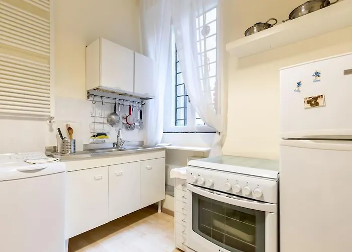 And Historic Rione Near Colosseo Apartment *
