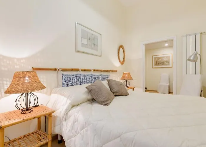 Apartment And Historic Rione Near Colosseo *