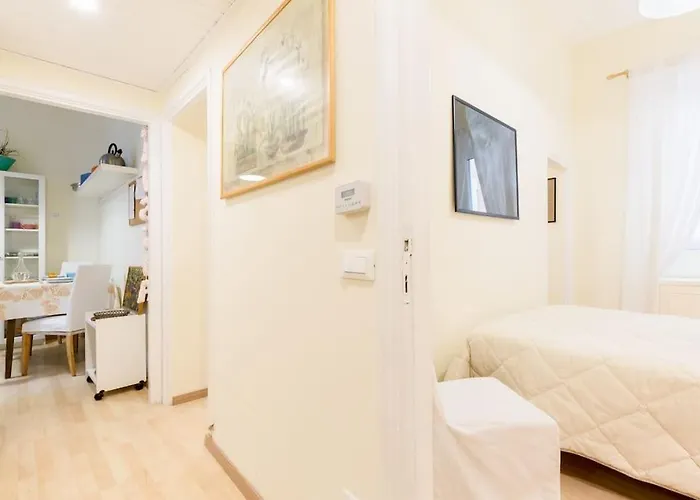 Apartment And Historic Rione Near Colosseo Rom