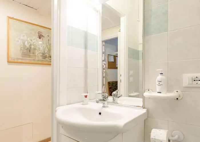 Apartment And Historic Rione Near Colosseo Rom